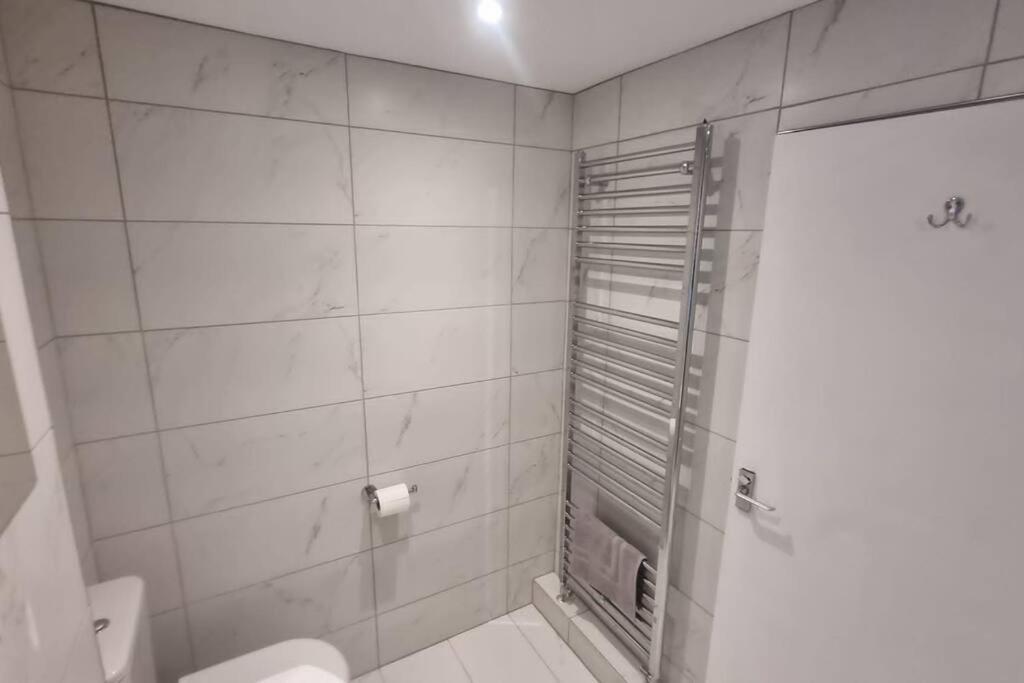 Spacious Self Contained Flat In Superb Location Lymington Bagian luar foto