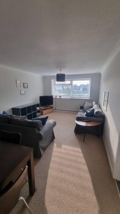 Spacious Self Contained Flat In Superb Location Lymington Bagian luar foto